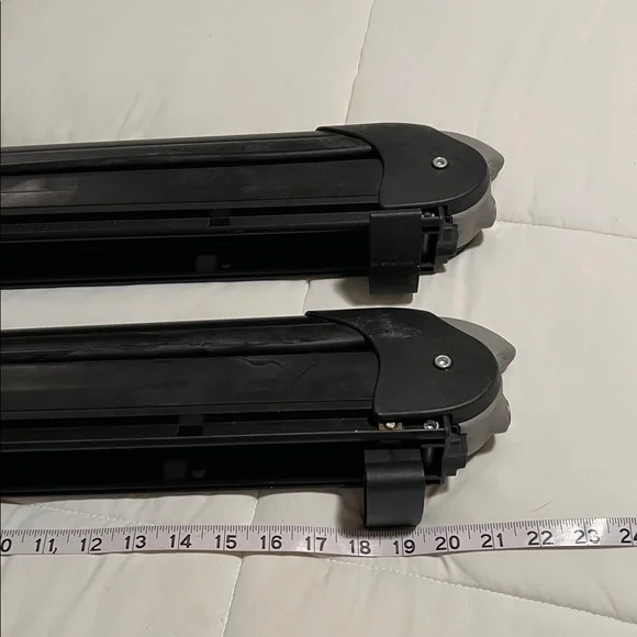 Pair of Yakima Roof Racks for Skis / Snowboard - Picture 5 of 5